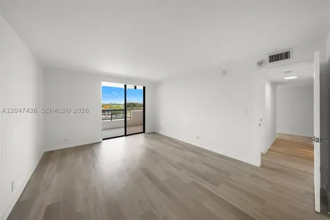 2555 Collins Avenue Miami Beach FL 33140