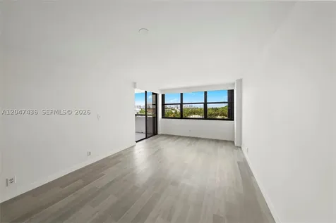 2555 Collins Avenue Miami Beach FL 33140