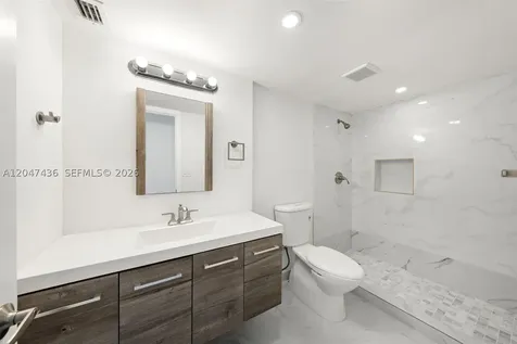 2555 Collins Avenue Miami Beach FL 33140