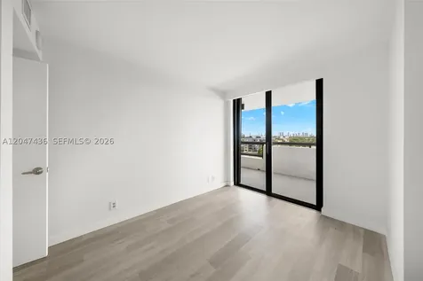 2555 Collins Avenue Miami Beach FL 33140
