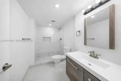 2555 Collins Avenue Miami Beach FL 33140