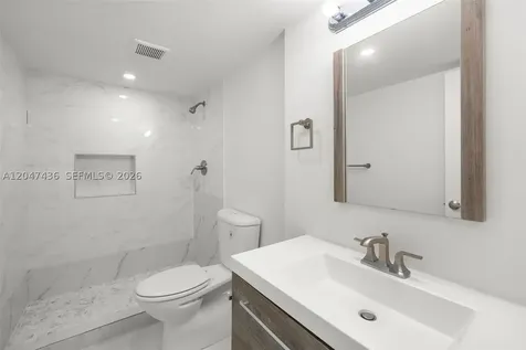 2555 Collins Avenue Miami Beach FL 33140