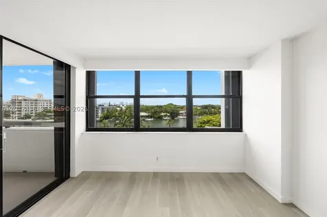 2555 Collins Avenue Miami Beach FL 33140