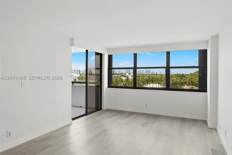 2555 Collins Avenue Miami Beach FL 33140