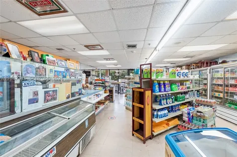 2555 Collins Avenue Miami Beach FL 33140