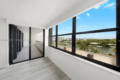 2555 Collins Avenue Miami Beach FL 33140