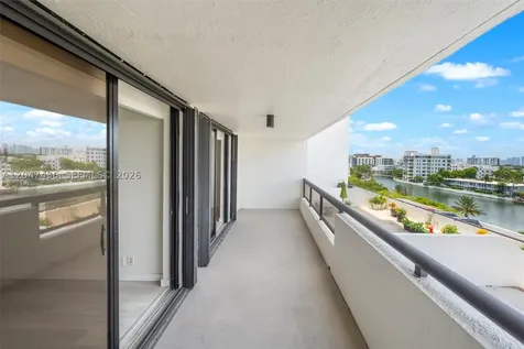 2555 Collins Avenue Miami Beach FL 33140