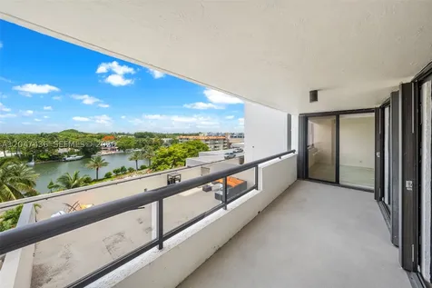 2555 Collins Avenue Miami Beach FL 33140