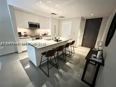 68 SE 6th Street Miami FL 33131