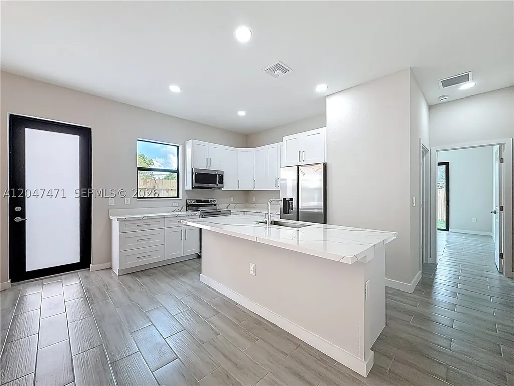 402 NW 41st Street Oakland Park FL 33309