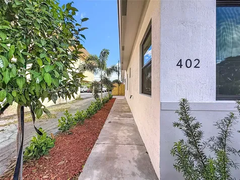 402 NW 41st Street Oakland Park FL 33309