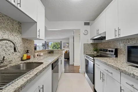 10381 N Kendall Drive Miami FL 33176