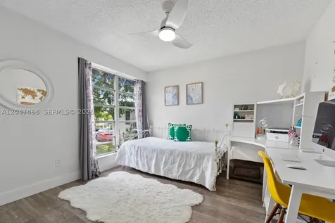 10381 N Kendall Drive Miami FL 33176