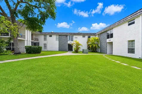 10381 N Kendall Drive Miami FL 33176