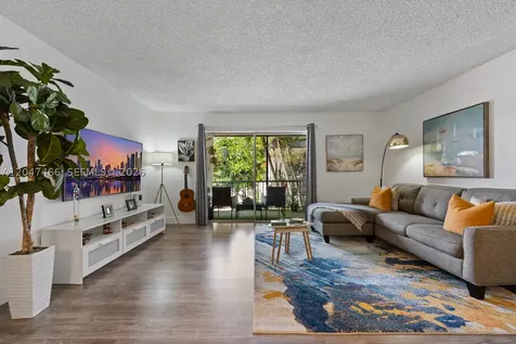 10381 N Kendall Drive Miami FL 33176