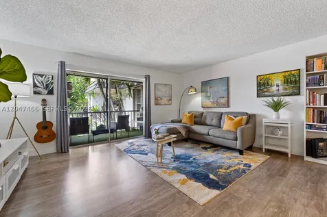 10381 N Kendall Drive Miami FL 33176