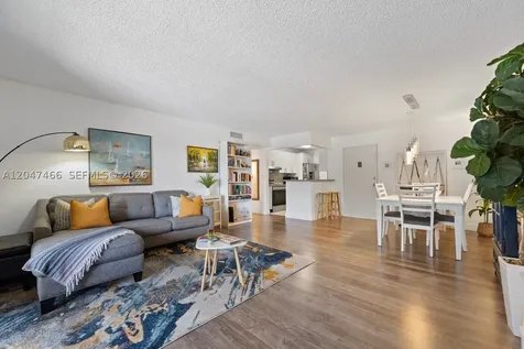 10381 N Kendall Drive Miami FL 33176