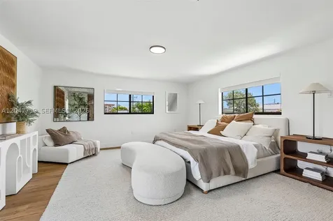 7811 Carlyle Avenue Miami Beach FL 33141