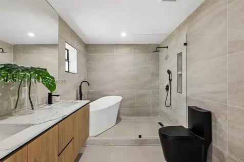 7811 Carlyle Avenue Miami Beach FL 33141