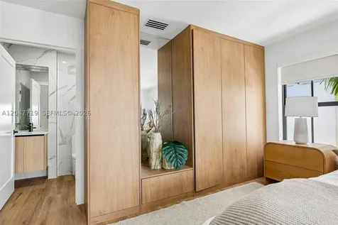 7811 Carlyle Avenue Miami Beach FL 33141