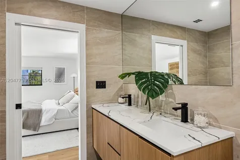7811 Carlyle Avenue Miami Beach FL 33141