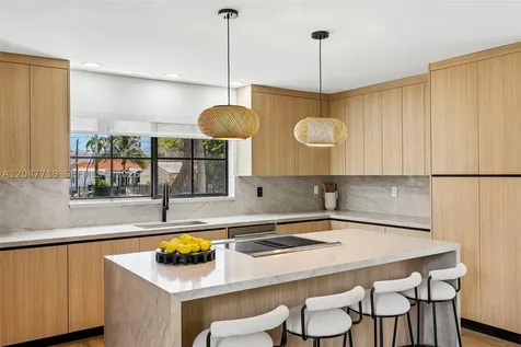 7811 Carlyle Avenue Miami Beach FL 33141