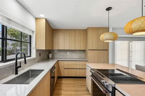 7811 Carlyle Avenue Miami Beach FL 33141