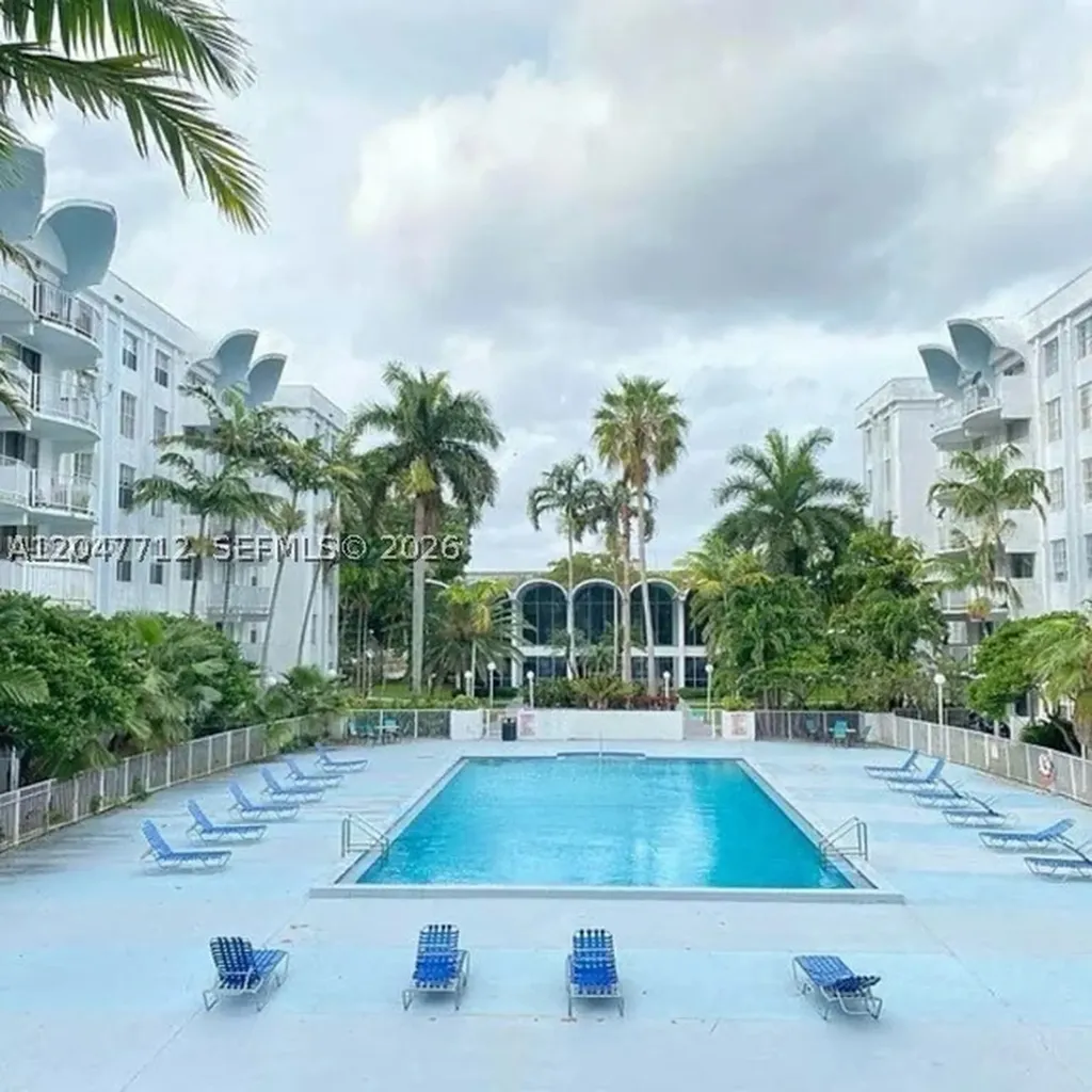 492 NW 165th St Road Miami FL 33169