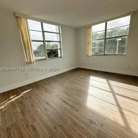 492 NW 165th St Road Miami FL 33169