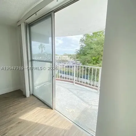492 NW 165th St Road Miami FL 33169