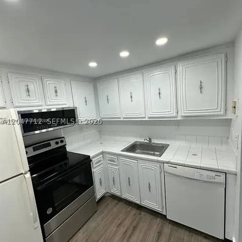 492 NW 165th St Road Miami FL 33169