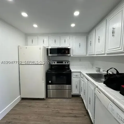 492 NW 165th St Road Miami FL 33169