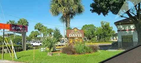 2846 S University Drive Davie FL 33328