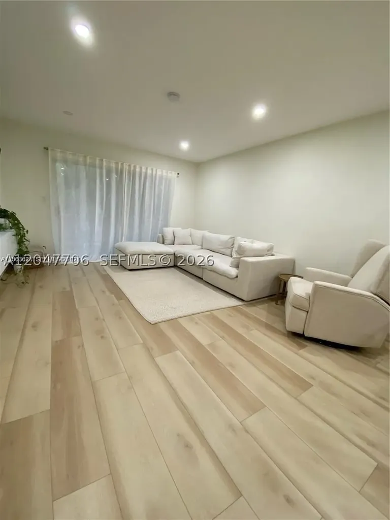 1200 Tallwood Avenue Hollywood FL 33021