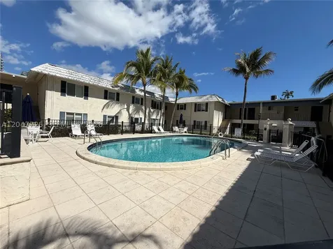 8607 SW 68th Court Pinecrest FL 33156
