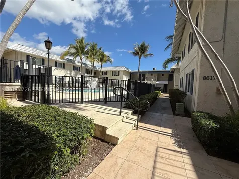 8607 SW 68th Court Pinecrest FL 33156
