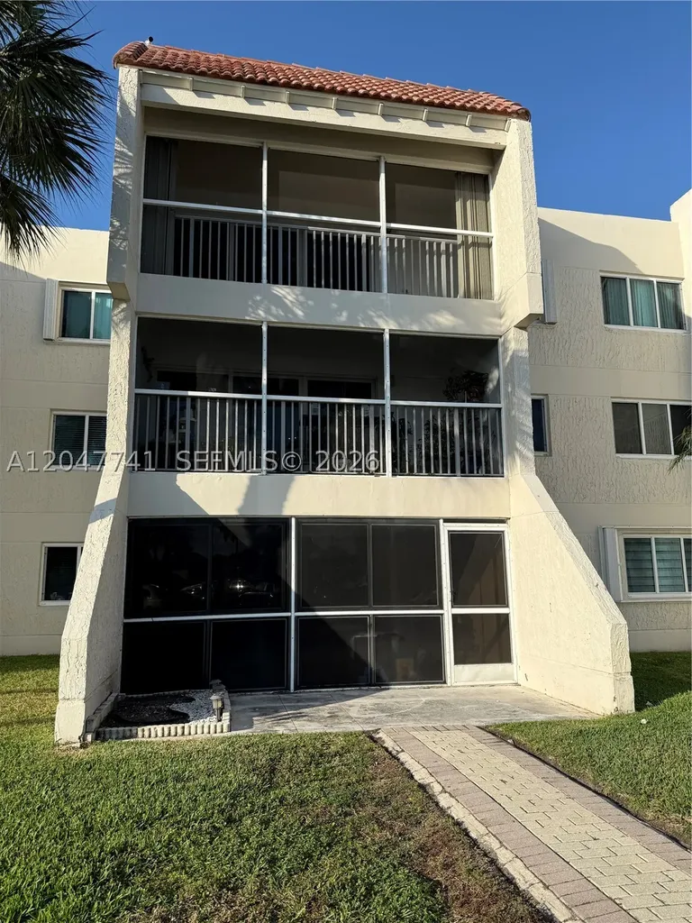 120 Lakeview Drive Weston FL 33326