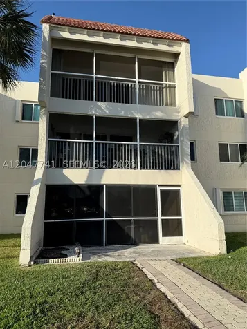 120 Lakeview Drive Weston FL 33326