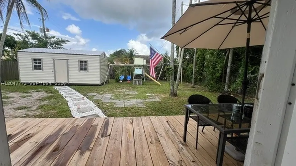 3000 N 72nd Way Hollywood FL 33024