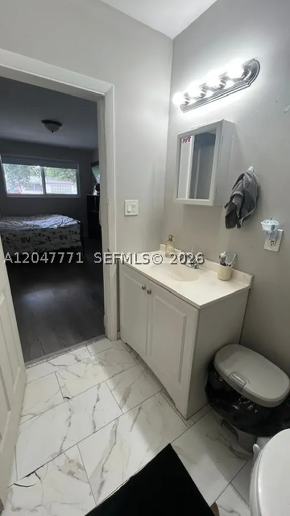 3000 N 72nd Way Hollywood FL 33024