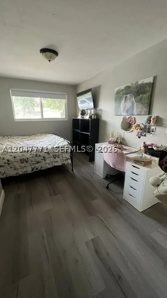 3000 N 72nd Way Hollywood FL 33024
