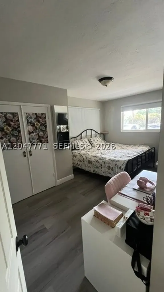 3000 N 72nd Way Hollywood FL 33024