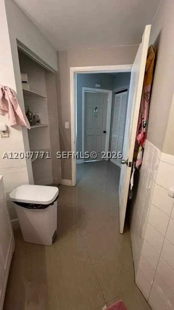 3000 N 72nd Way Hollywood FL 33024