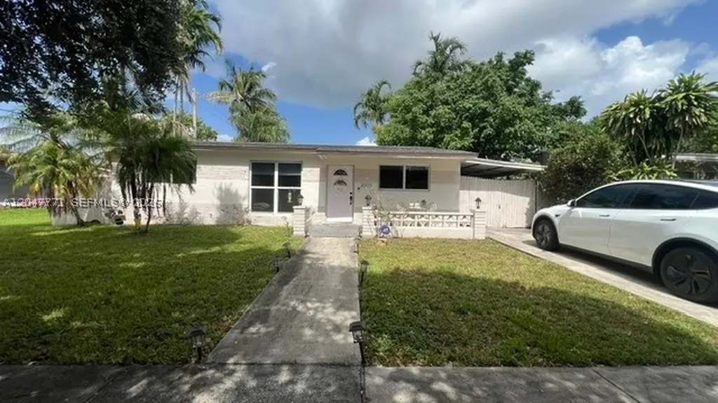 3000 N 72nd Way Hollywood FL 33024