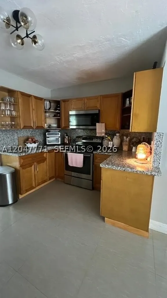 3000 N 72nd Way Hollywood FL 33024