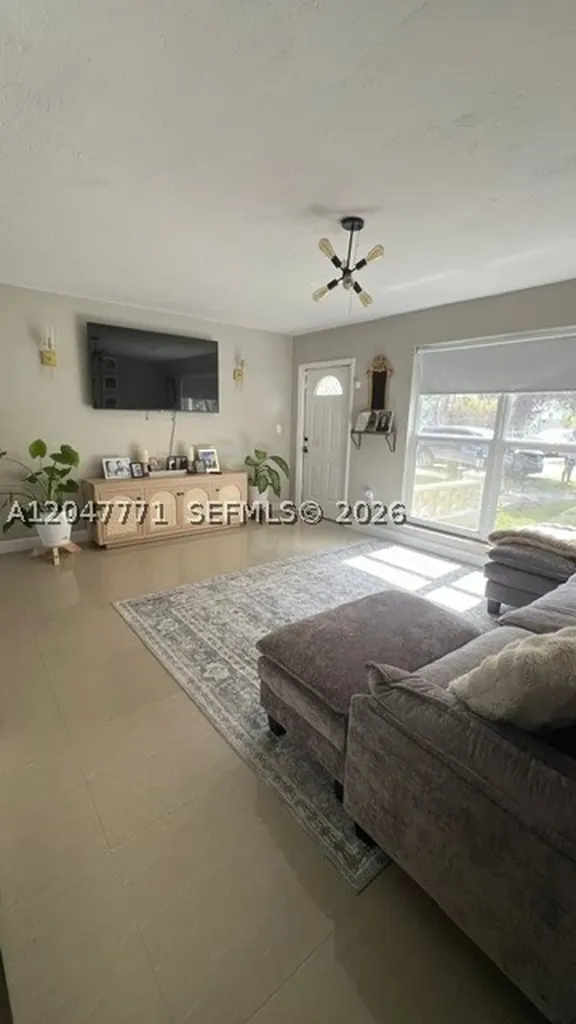 3000 N 72nd Way Hollywood FL 33024