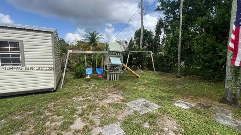 3000 N 72nd Way Hollywood FL 33024