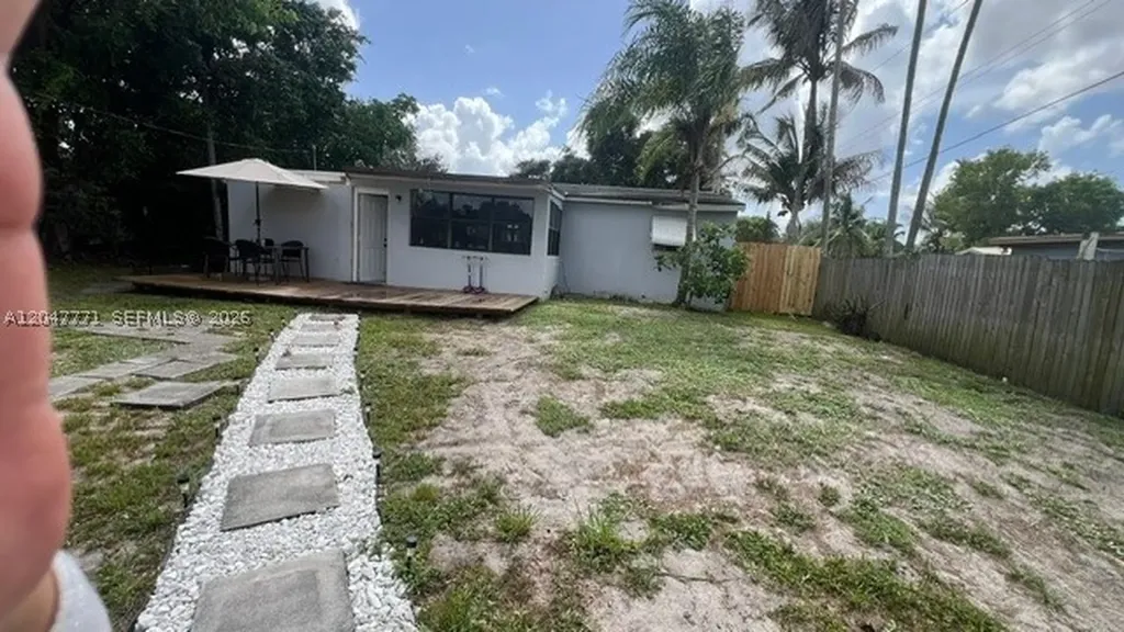 3000 N 72nd Way Hollywood FL 33024
