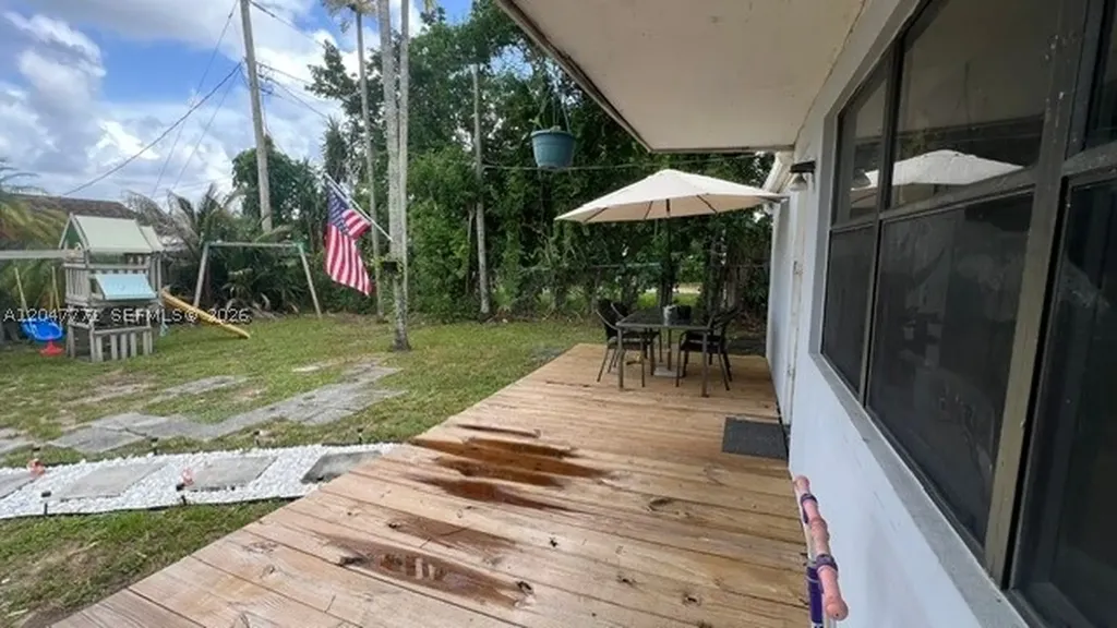 3000 N 72nd Way Hollywood FL 33024