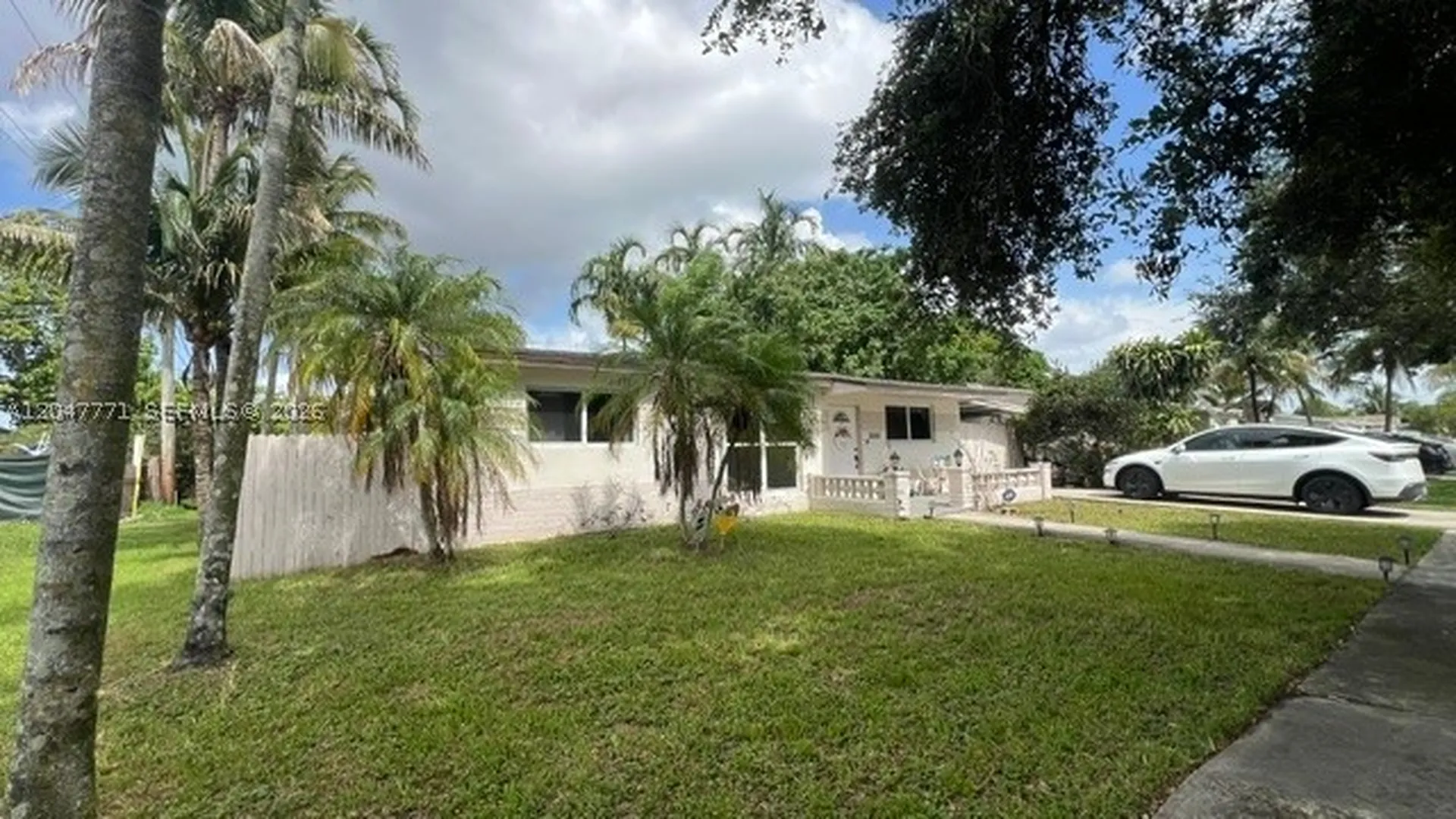 3000 N 72nd Way Hollywood FL 33024